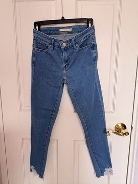 Levi's Women's Medium Blue Skinny Jeans with Frayed Ankles